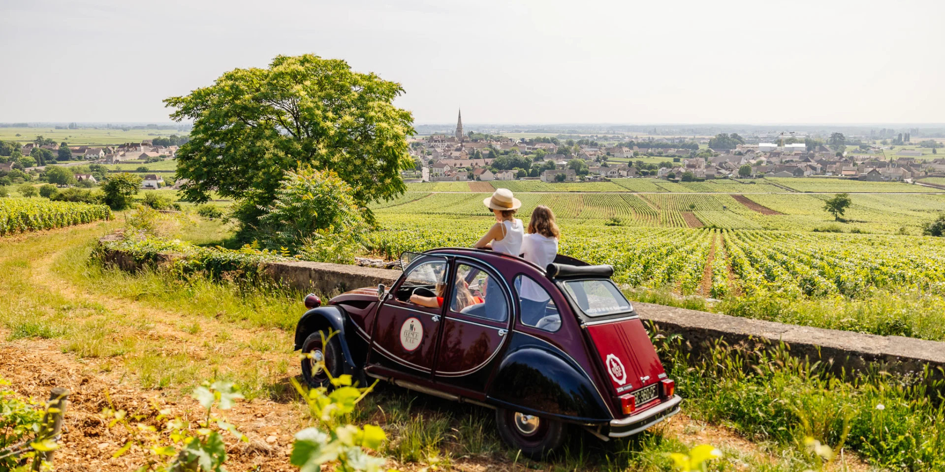 Excursion 2CV sur la Route des Grands Crus de Bourgogne. French Tour