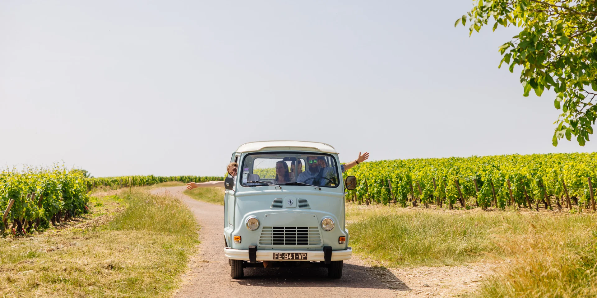 Excursion 2CV sur la Route des Grands Crus de Bourgogne. French Tour