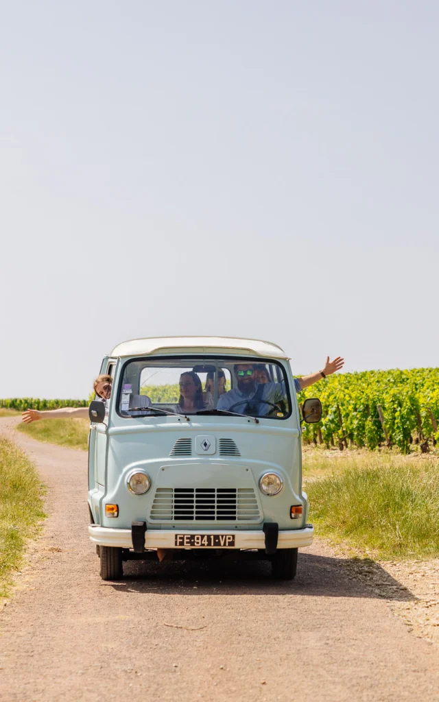 Excursion 2CV sur la Route des Grands Crus de Bourgogne. French Tour