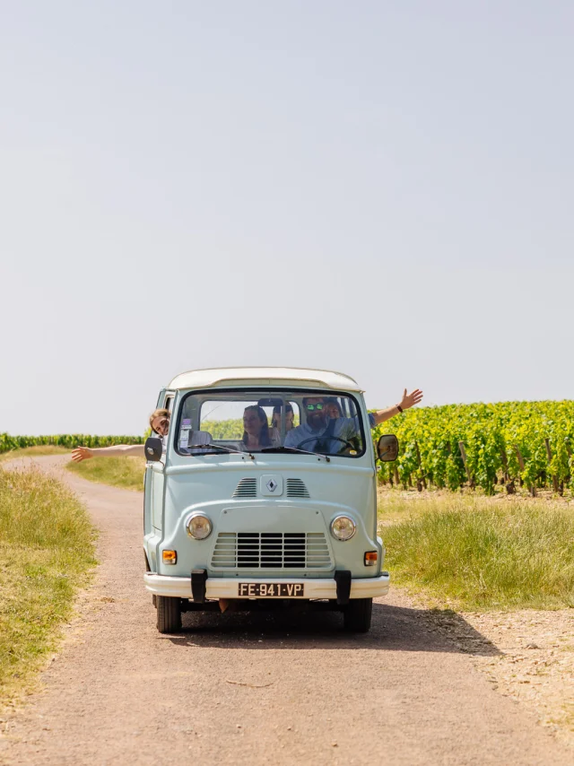 Excursion 2CV sur la Route des Grands Crus de Bourgogne. French Tour