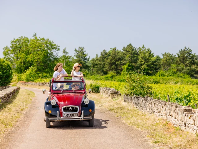 Excursion 2CV sur la Route des Grands Crus de Bourgogne. French Tour