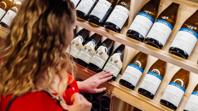 Les Halles de Gilly by Delin