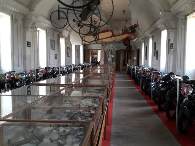 Chateau De Savigny – Musee De La Moto De Laviation Et De La Voiture
