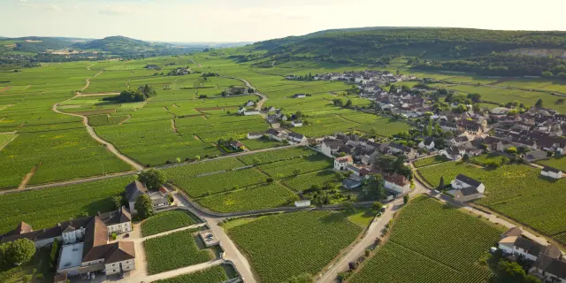 Chassagne Montrachet vue du ciel sur la Route des Grands Crus de Bourgogne