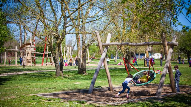 Parc de Garonne Holzspielplatz XXL