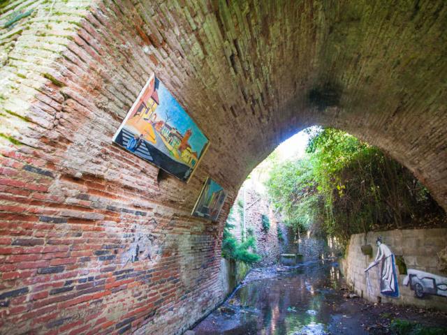 Chemin Artistique Segonde Art dans la rue pont du XIV en brique