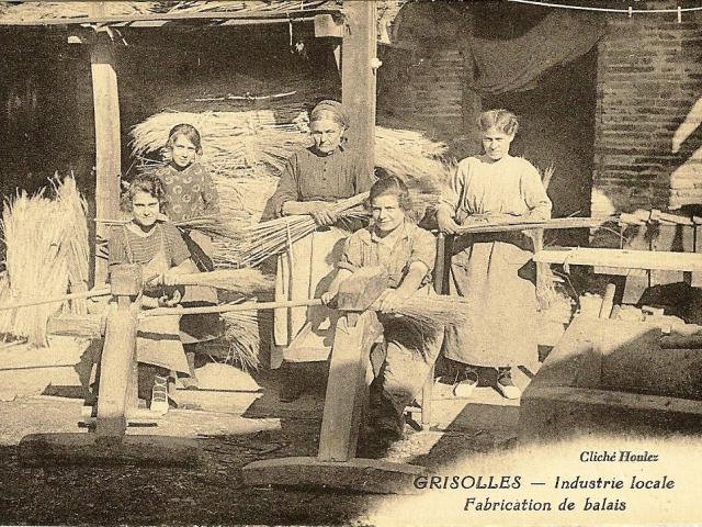 Postales Antiguas De Grisolles, Mujeres Cosiendo Escobas, Archivos Del Museo Calbet (1)