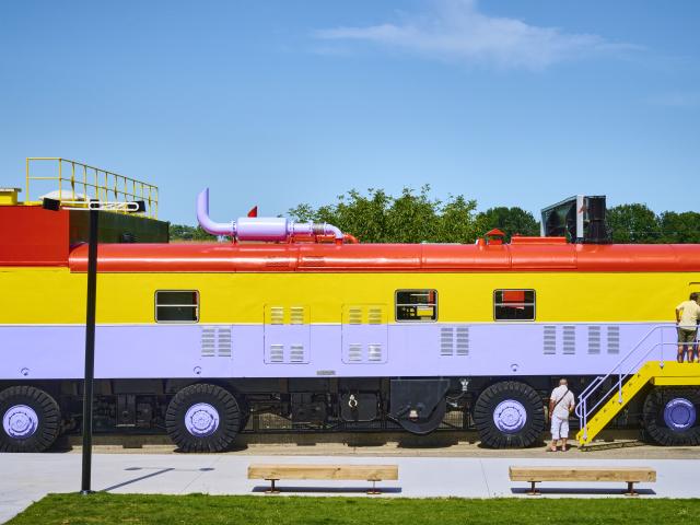 Die Maschinen am Wasserhang von Montech Couleurs Memphis