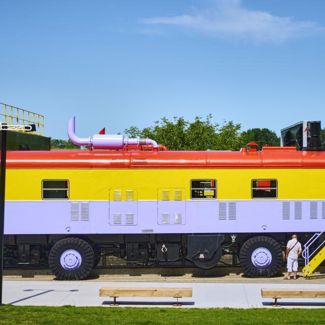 Les machines de la pente d'eau de Montech Couleurs Memphis