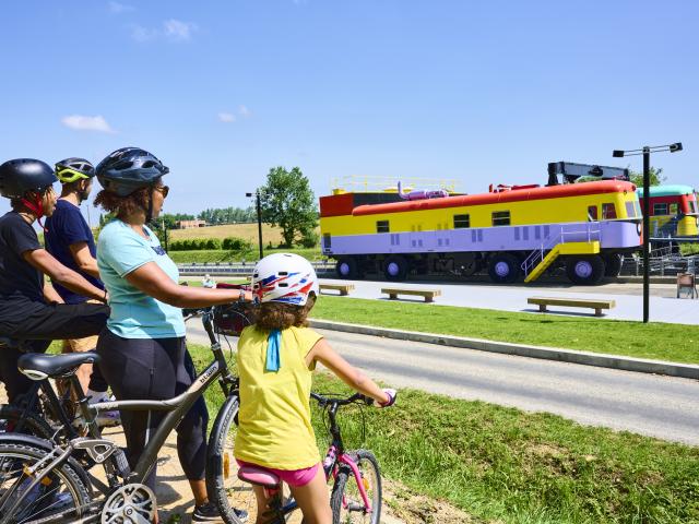 Balade en vélo autour de la pente d'eau de Montech le long du canal latéral à la Garonne.