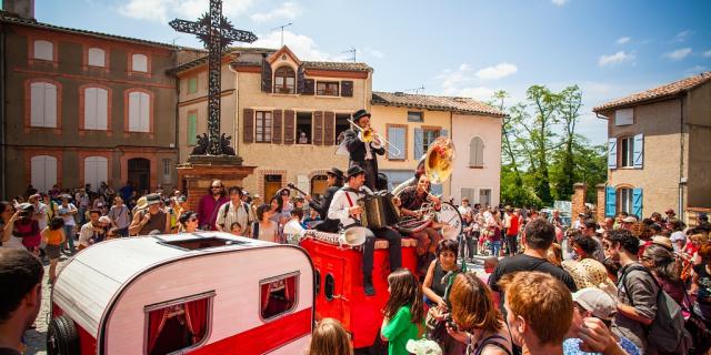 Straßentheateraufführung - Festival d'Art d'Art