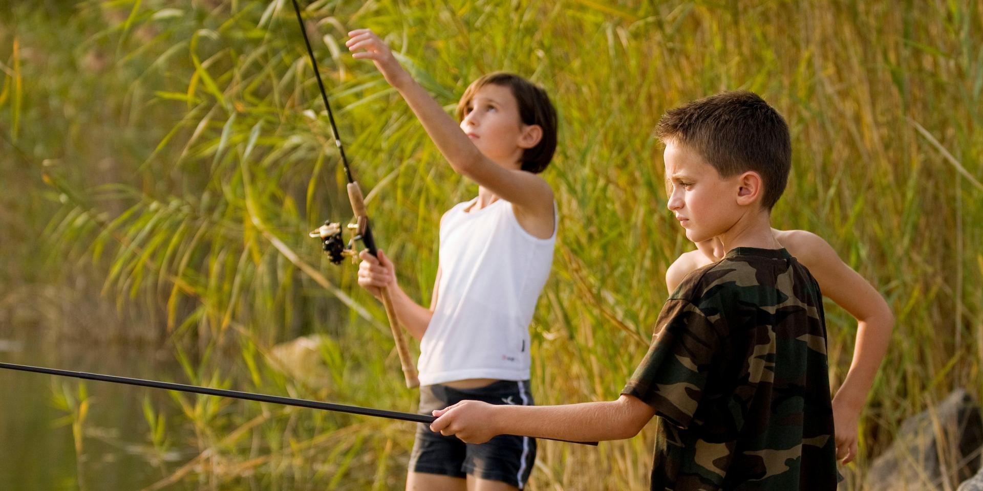 Child fishing 1 FNPF Laurent MADELON