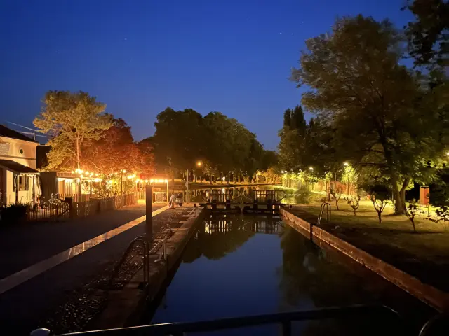Ecluse 11 by night