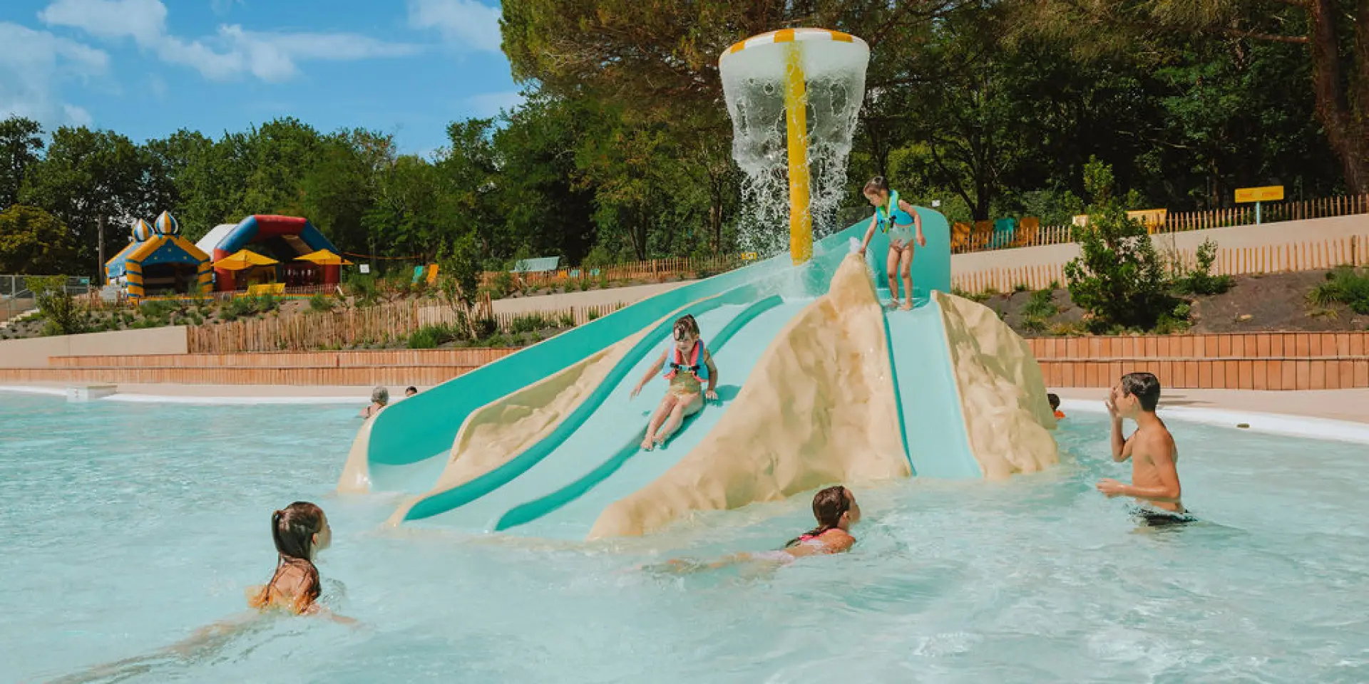 Toboggans ludiques à Saint Sard'Ô