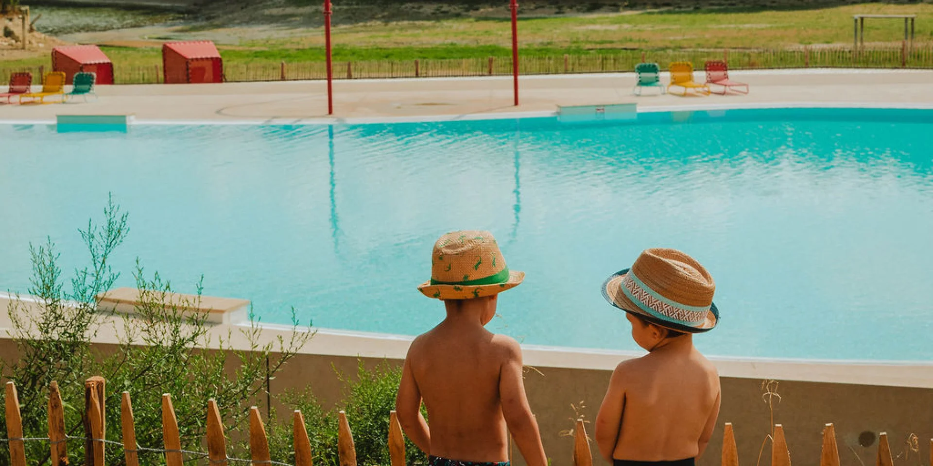 Vue de la piscine du parc de loisirs de Saint Sard'Ô