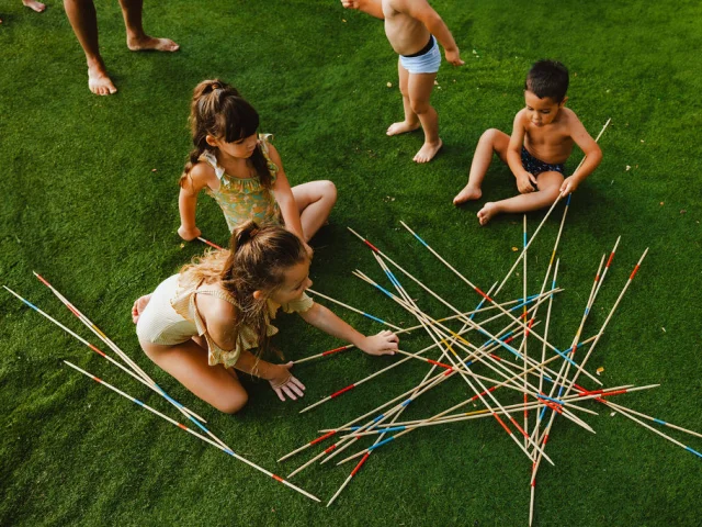 Mikado géant au parc de loisirs de Saint Sard'Ô