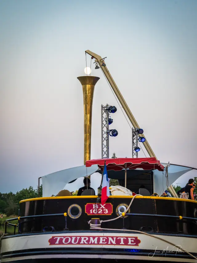 Festival Convivencia sur la péniche Le Tourmente