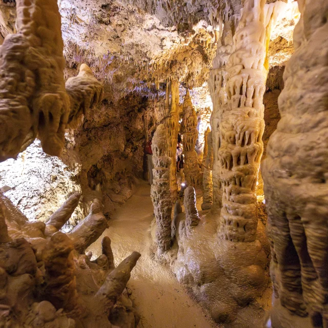 Grotte de Lastournelle, Sainte-Colombe-de-Villeneuve