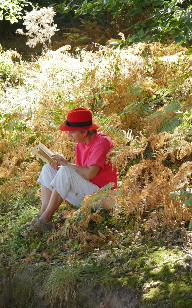 Lecture Dans La Vallee De L Oiseliere Credit Otgtm Estelle Cohier 36459 1920px