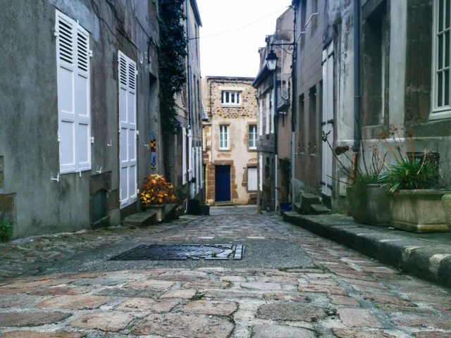 Une rue de la Haute Ville de Granville