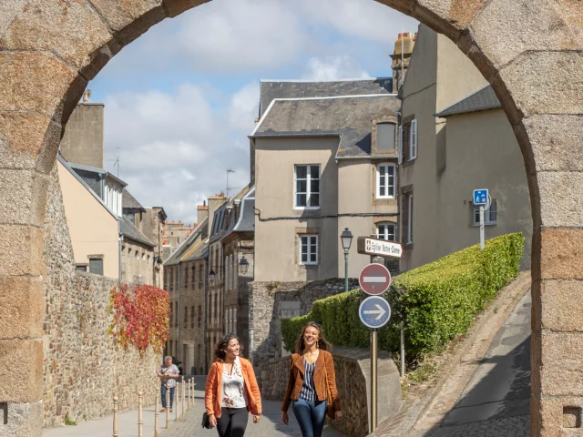La Porte Saint-Jean dans la Haute Ville de Granville