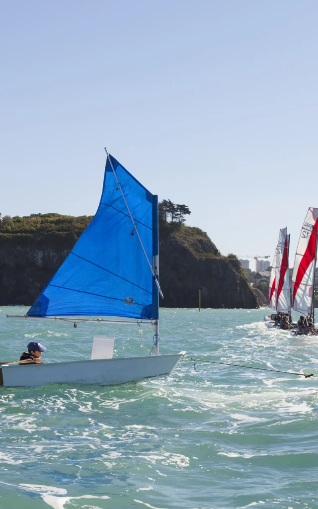 Bateau Navigation Optimist 1