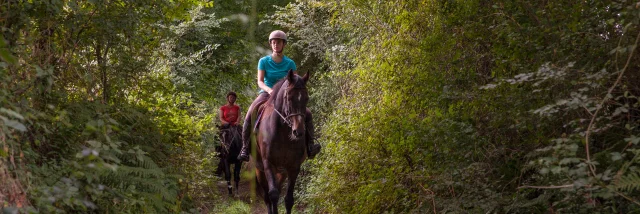 CAROLINE AND MATHILDE (INDEPENDENT RIDER) RIDE AROUND THE MESNIL STABLES BETWEEN BRÉHAL AND COUDEVILLE SUR MER. NORMANDY, FRANCE AUGUST 2017.