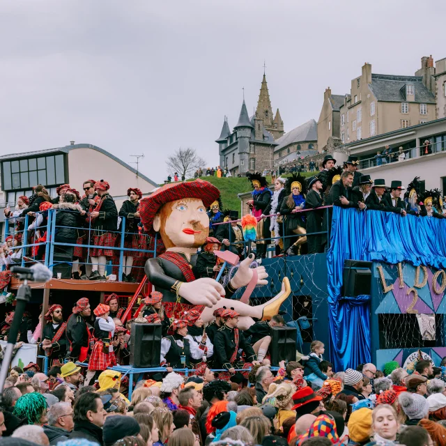 Carnaval De Granville Credit Otgtm Cecile Ballon 36918 1920px 1