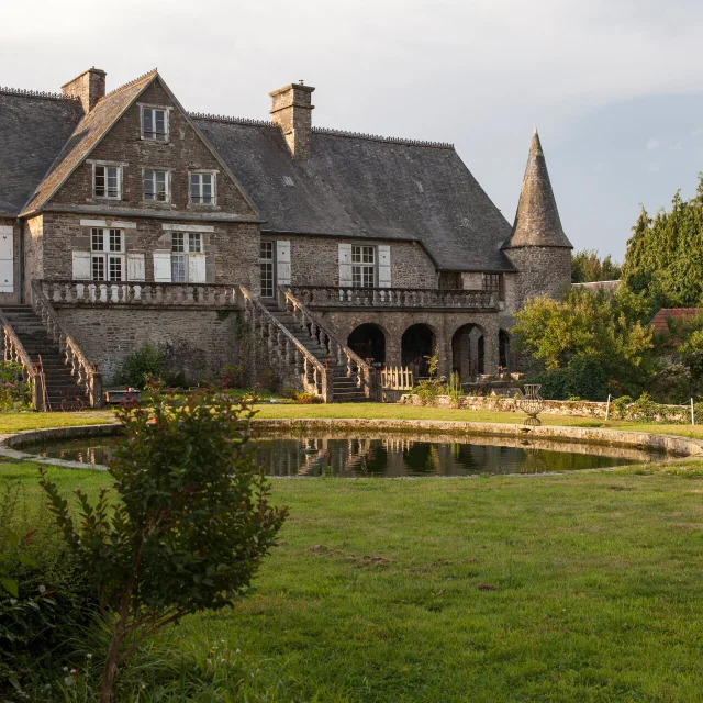 LE LOGIS D'ÉQUILLY - Seigneurie prospère au Moyen-Age et Granvillière au XVIIIème siècle