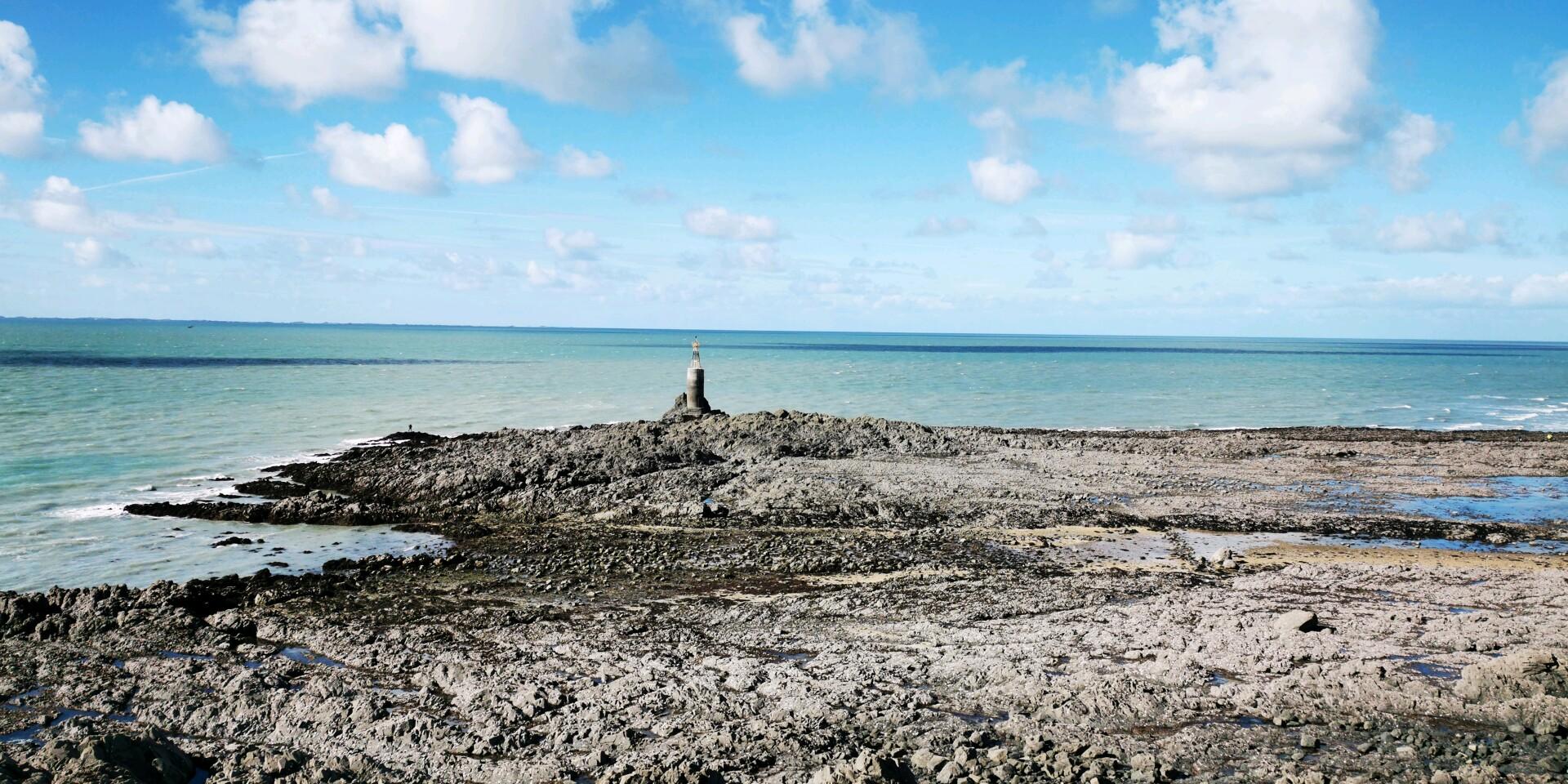 Sur Le Sentier Du Littoral A La Pointe Du Roc Credit Otgtm Estelle Cohier 35181 1920px