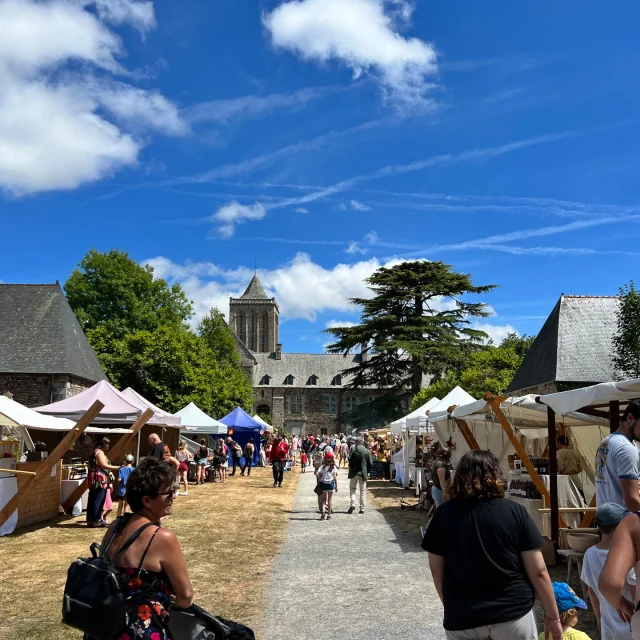 L'Abbaye De La Lucerne D'Outremer Das Wikinger- Und Normannendorf Credit Otgtm Julie Hurricane 36315 1920px 1