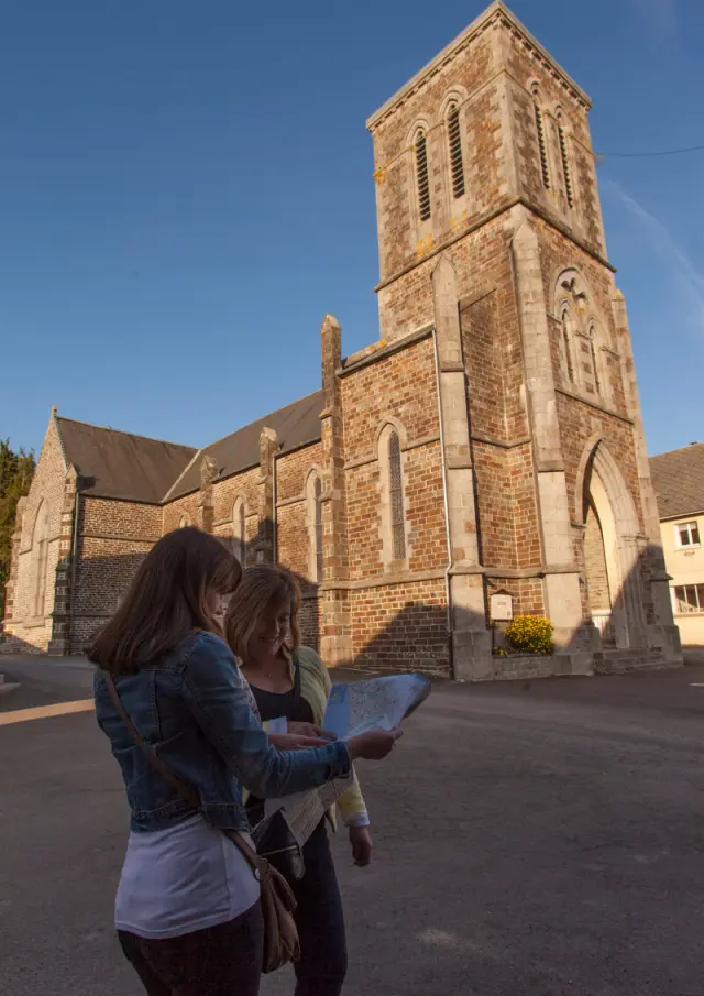 LE VILLAGE DE BEAUCHAMPS ET SON ÉGLISE. BEAUCHAMPS, NORMANDIE, FRANCE. OCTOBRE 2016.