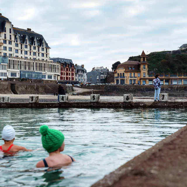 Kaltwasserbad Mit Der Vereinigung Im Täglichen Bad Credit Otgtm Lea Guillotte 37859 1920px 3