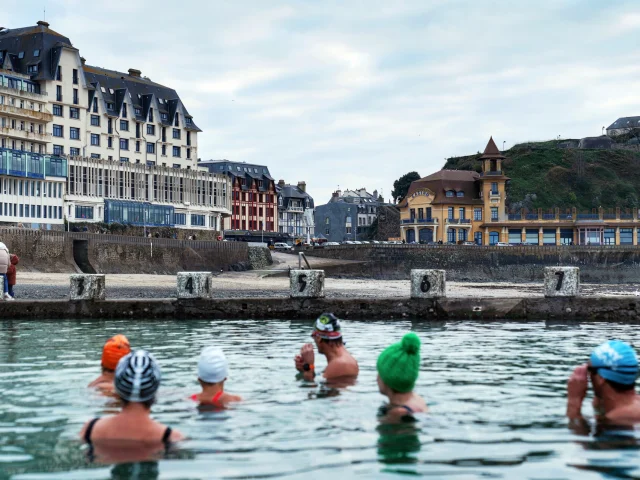 Bain En Eau Froide Avec L Association Au Bain Quotidien Credit Otgtm Lea Guillotte 37859 1920px 4
