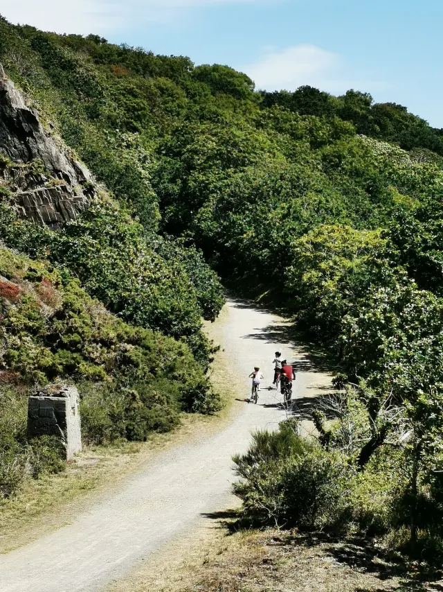 A Velo A La Decouverte De La Vallee Des Peintres A Carolles Credit Otgtm Estelle Cohier 34183