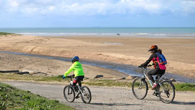 A Bicyclette A L Embouchure Du Thar Credit Otgtm Marie Claude Vergne 37922