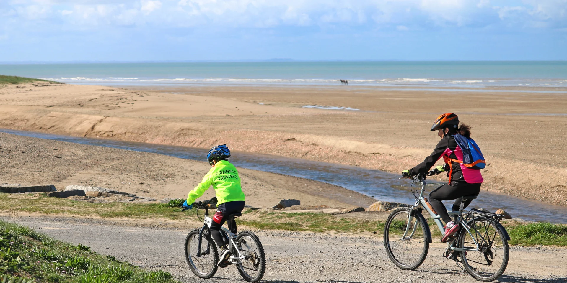 A Bicyclette A L Embouchure Du Thar Credit Otgtm Marie Claude Vergne 37922