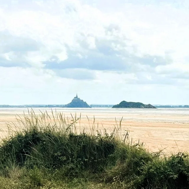Vue sur Mont-Saint-Michel durant Trek en Baie