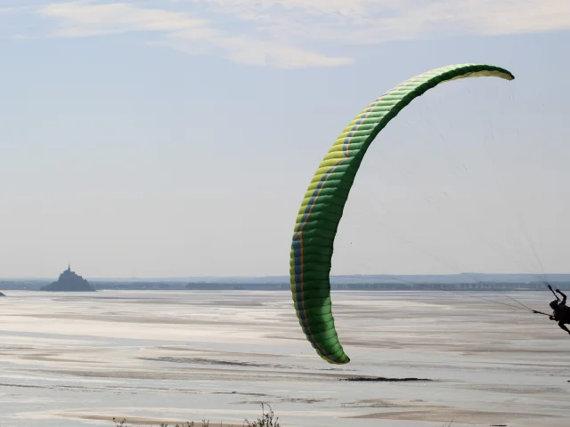Je Vole Comme Un Oiseau Au Coeur De La Baie Du Mont Saint Michel