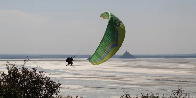 Je Vole Comme Un Oiseau Au Coeur De La Baie Du Mont Saint Michel