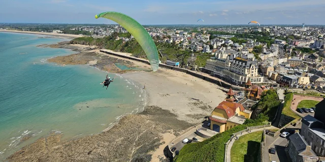 Session Parapente Au Dessus De Granville
