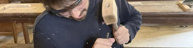 Je Taille La Pierre A L Abbaye De La Lucerne