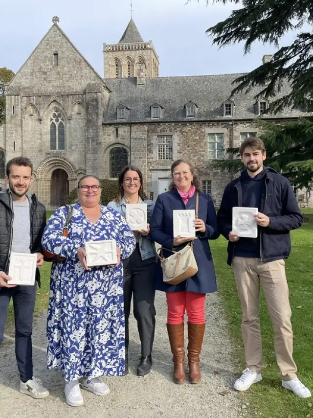 Je Taille La Pierre A L Abbaye De La Lucerne