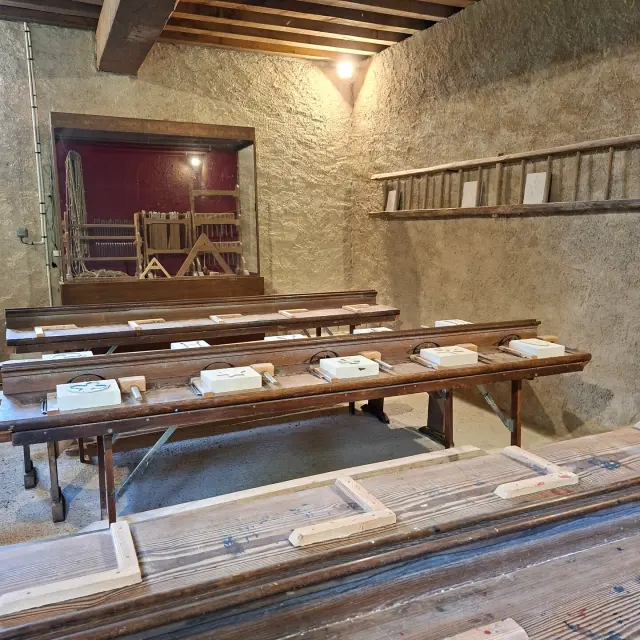 Je Taille La Pierre A L Abbaye De La Lucerne Credit Otgtm Harmony Perriere 121 1920px 1