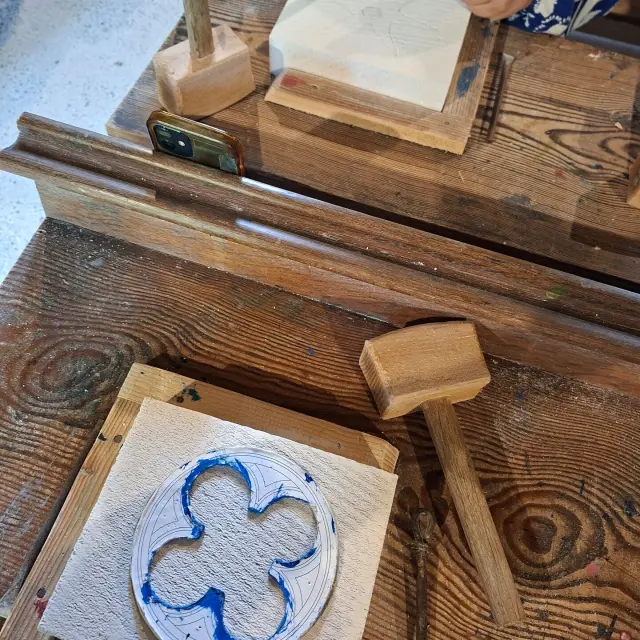 Je Taille La Pierre A L Abbaye De La Lucerne