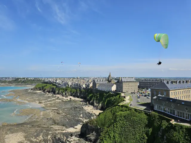 Session Parapente Au Dessus De Granville Credit Otgtm Honorin Hamard 38186