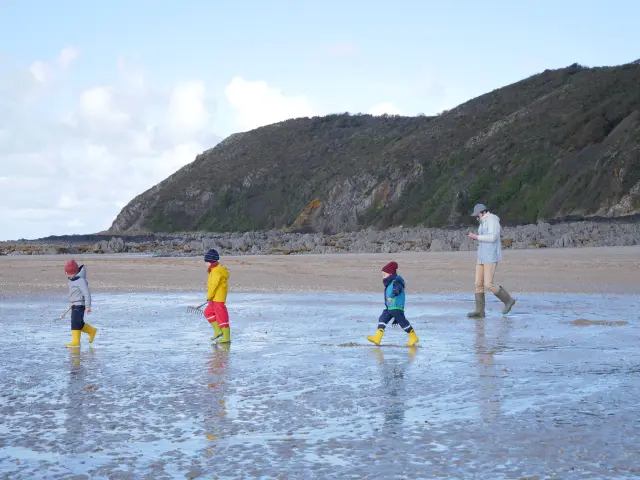 Peche A Pied Lors Des Grandes Marees Credit Otgtm Estelle Cohier 35285