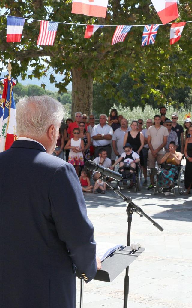 ceremonie-15-aout-grimaud-1.jpg