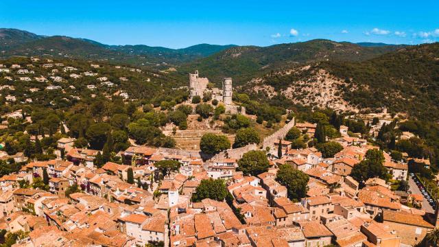 Grimaud en 7 jours  Grimaud Tourisme – Le charme de la Provence et de la  Côte d'Azur