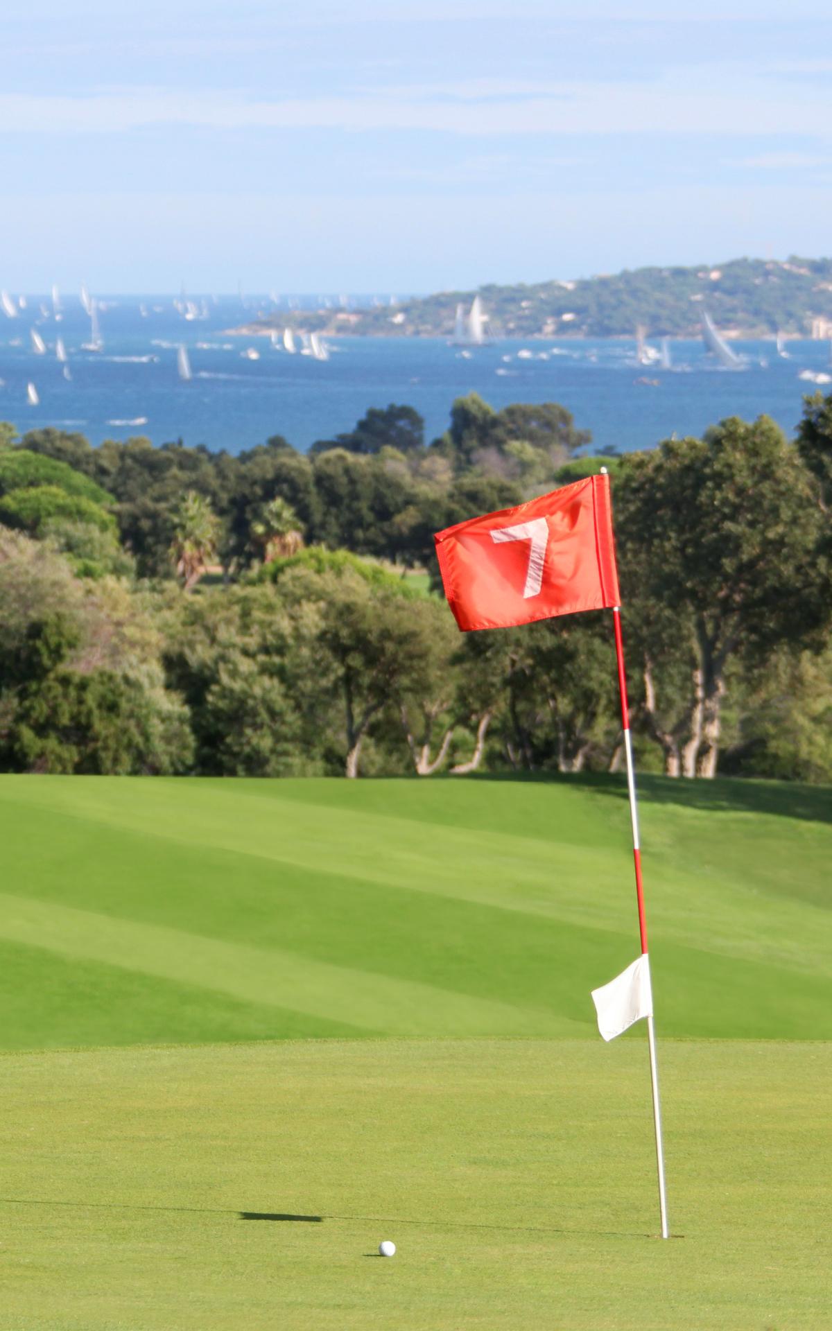 Le golf, sport élégant Grimaud Tourisme Le charme de la Provence et